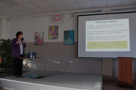 Czy jesteśmy skazani na cywilizację megaslamsów? - wykład dr n. hum. Marii Zrałek | 10