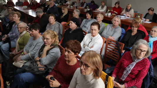 “Opieka farmaceutyczna nad pacjentem-seniorem. Jak przygotować się na wiosenno-letnie wyzwanie” | 21