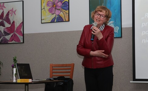 “Opieka farmaceutyczna nad pacjentem-seniorem. Jak przygotować się na wiosenno-letnie wyzwanie” | 10