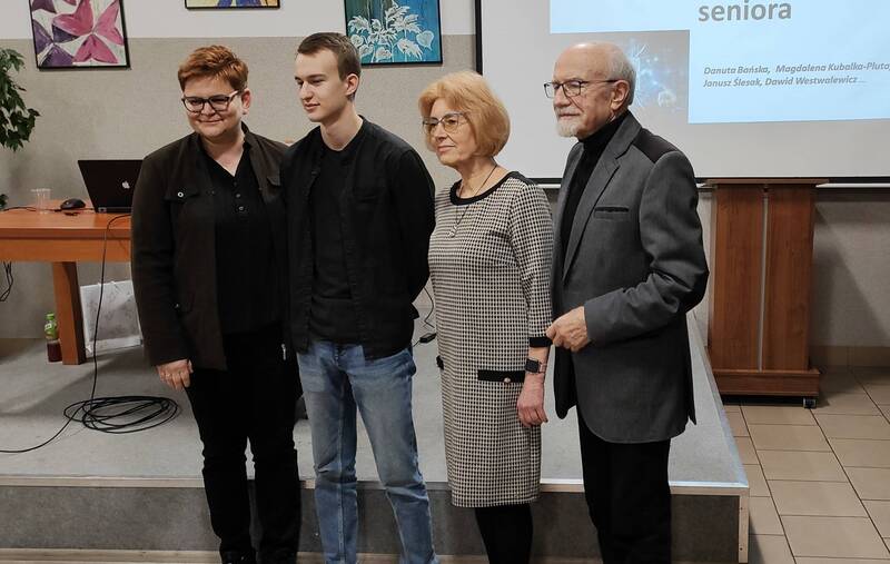 Wykład “Sztuczna inteligencja (AI) w codziennym życiu seniora”  mgr Janusz Ślesak